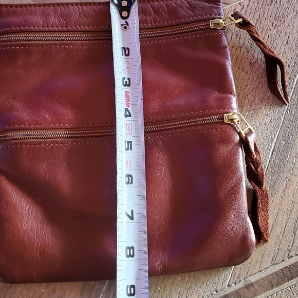 SVEN Berkeley USA Brown Leather Medium Crossbody Bag - Picture 6 of 17